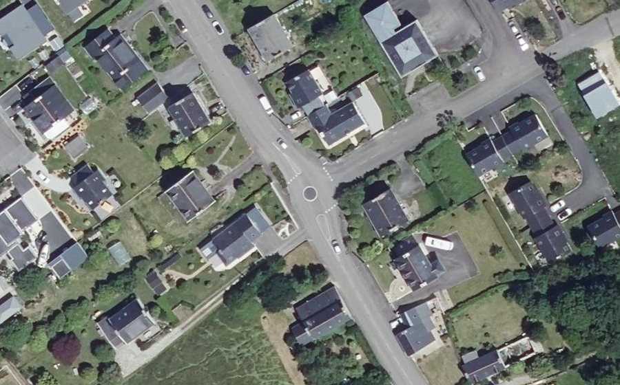 Vue aérienne du Rond-point anonyme n°115091077