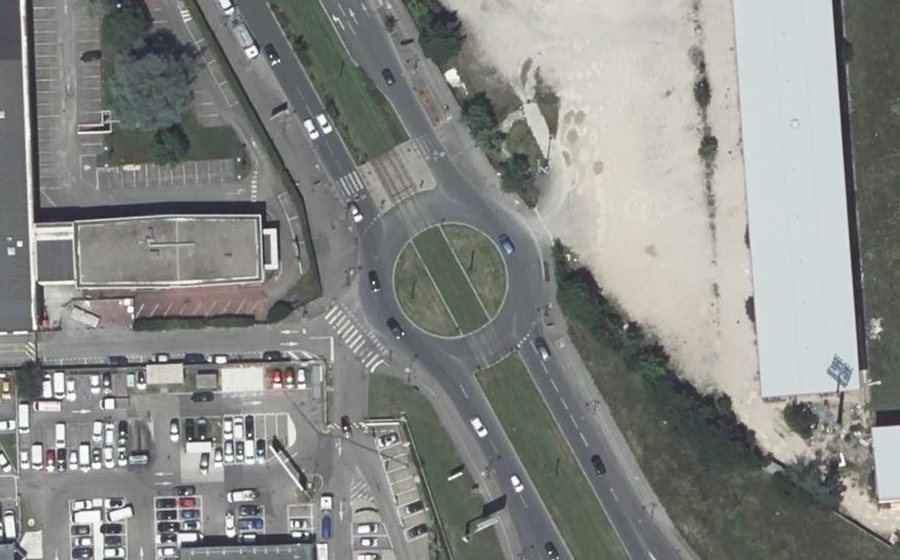Vue aérienne du Rond-point anonyme n°115097737