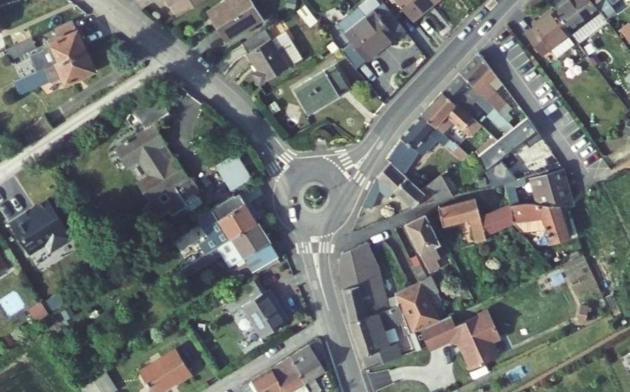 Vue aérienne du Rond-point anonyme n°115136633