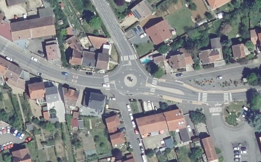 Vue aérienne du Rond-point anonyme n°1151652469