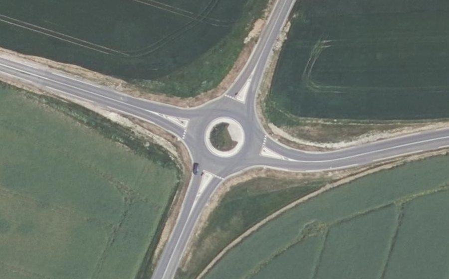 Vue aérienne du Rond-point anonyme n°1152174233