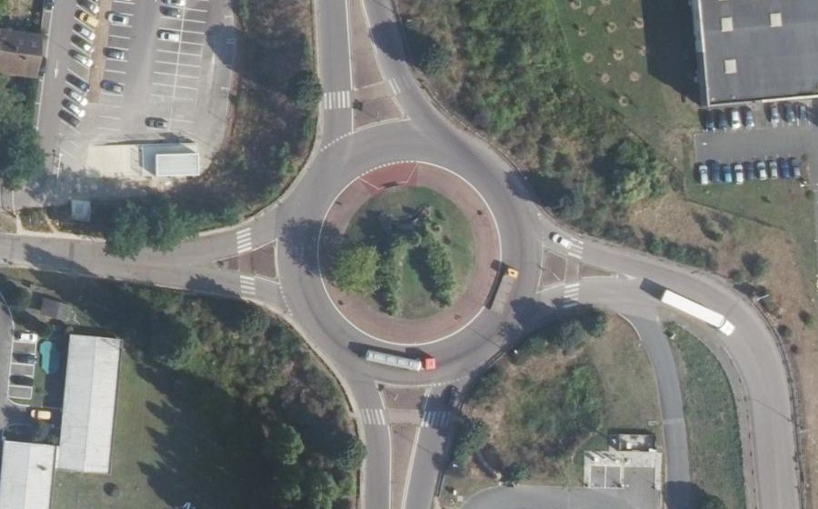 Vue aérienne du Rond-point anonyme n°1152279387