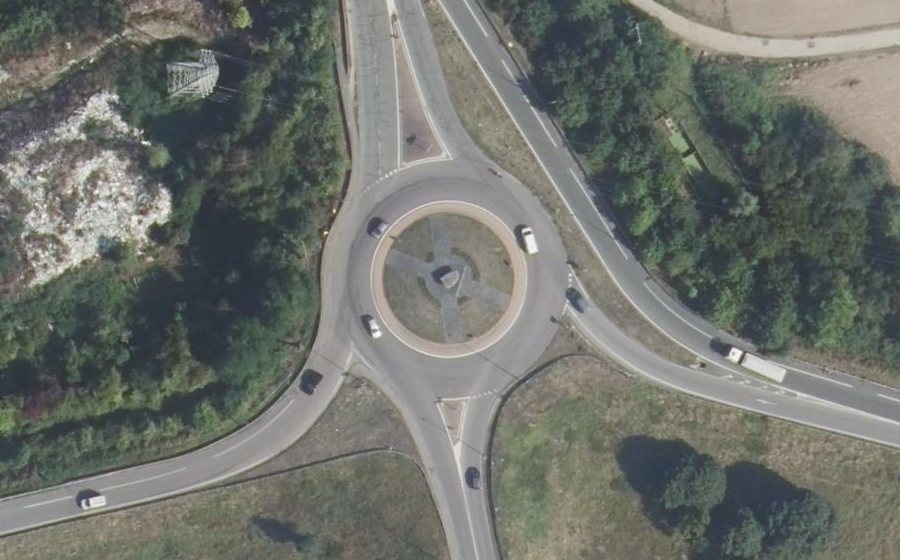 Vue aérienne du Rond-point anonyme n°1152279391