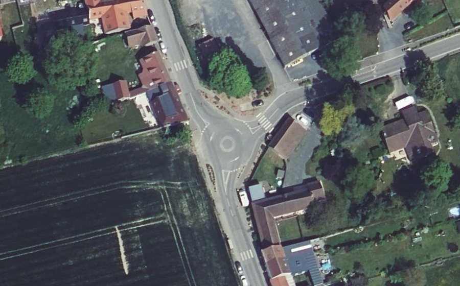Vue aérienne du Rond-point anonyme n°1152384065