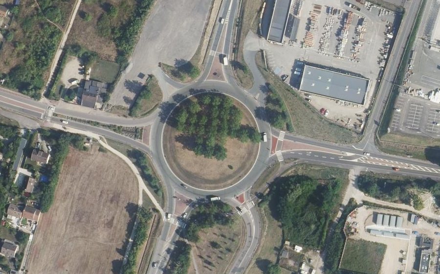 Vue aérienne du Rond-point anonyme n°1152783639