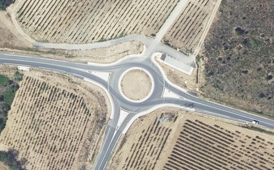 Vue aérienne du Rond-point anonyme n°1153042126