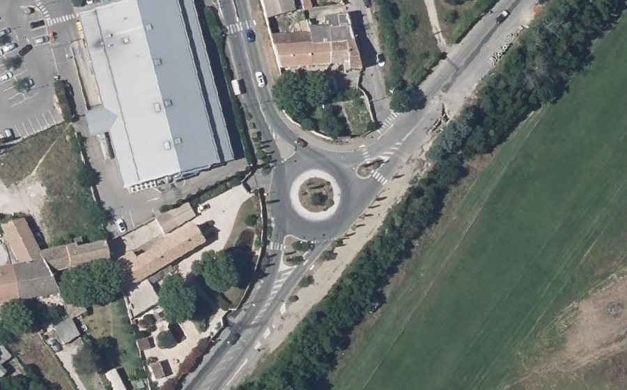 Vue aérienne du Rond-point anonyme n°115306683