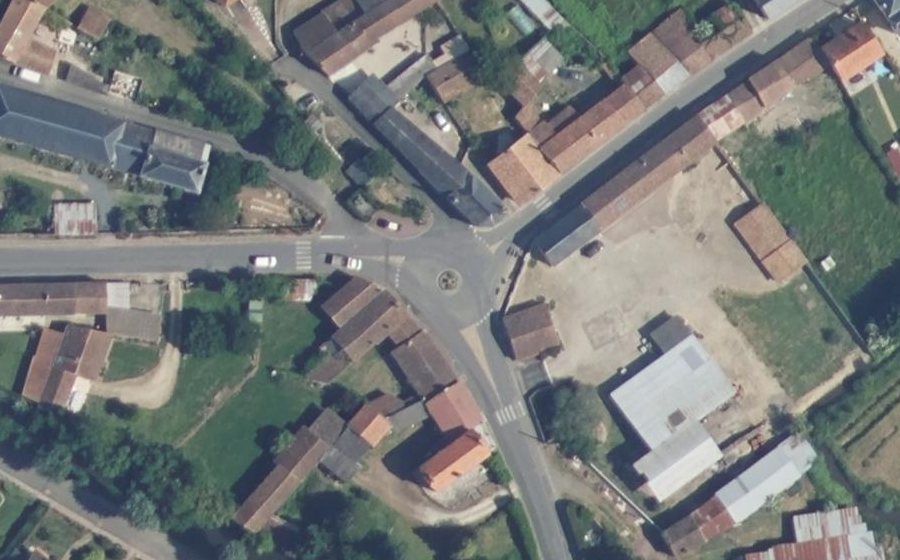 Vue aérienne du Rond-point anonyme n°1153069691