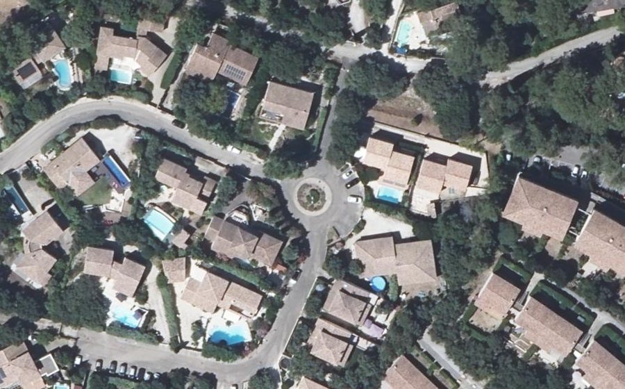 Vue aérienne du Rond-point anonyme n°115323191