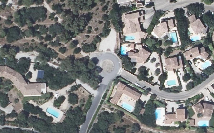 Vue aérienne du Rond-point anonyme n°115323203
