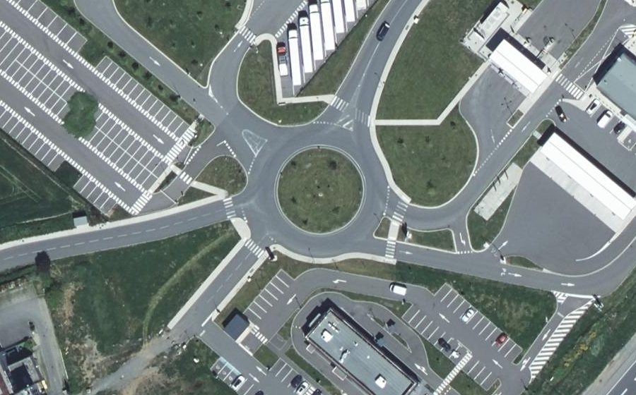 Vue aérienne du Rond-point anonyme n°1153356251