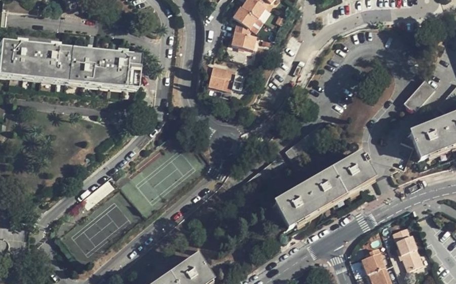 Vue aérienne du Rond-point anonyme n°1153405951
