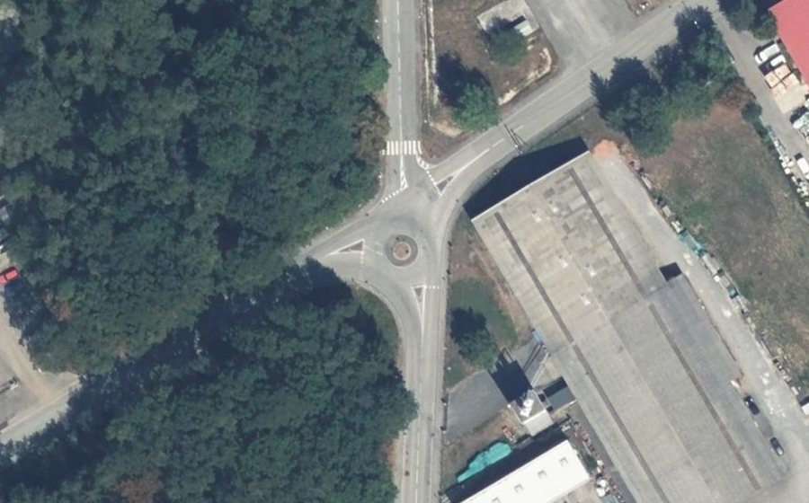 Vue aérienne du Rond-point anonyme n°1153419447