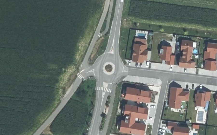 Vue aérienne du Rond-point anonyme n°1153438238