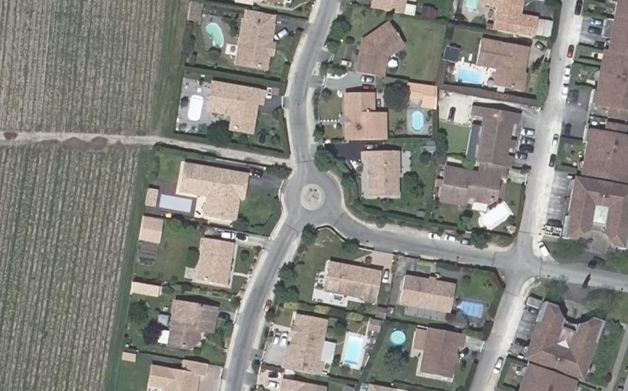 Vue aérienne du Rond-point anonyme n°115343871