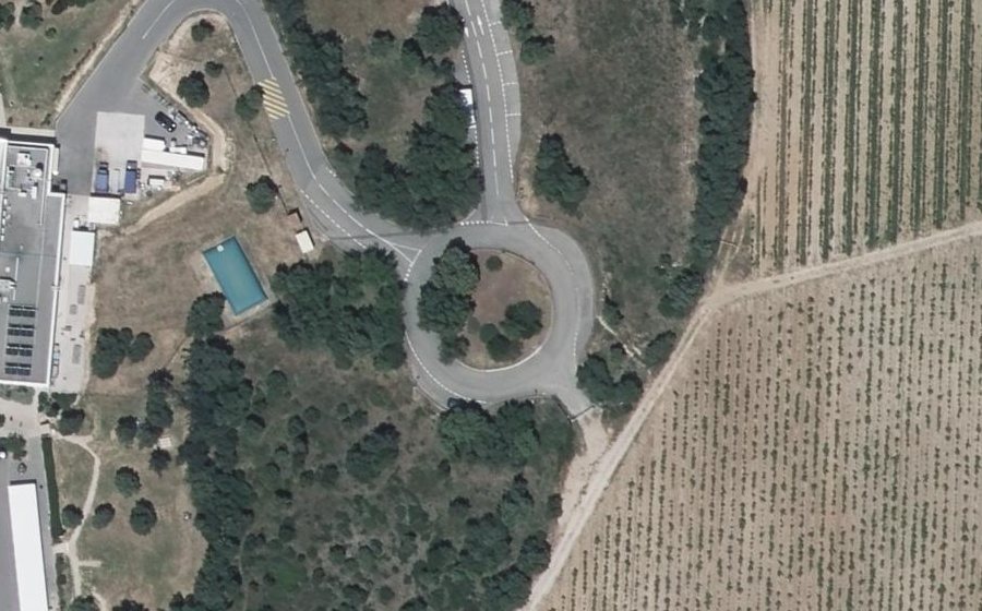 Vue aérienne du Rond-point anonyme n°115346827
