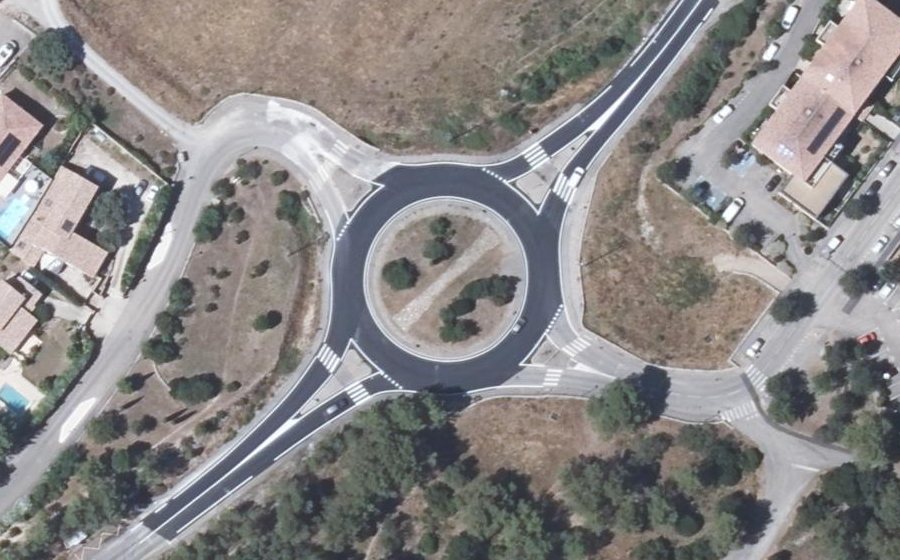 Vue aérienne du Rond-point anonyme n°115372972