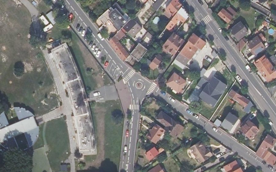 Vue aérienne du Rond-point anonyme n°1154032418