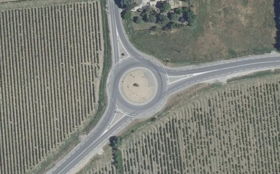 Vue aérienne du Rond-point anonyme n°115434245