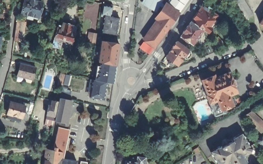 Vue aérienne du Rond-point anonyme n°1154487393