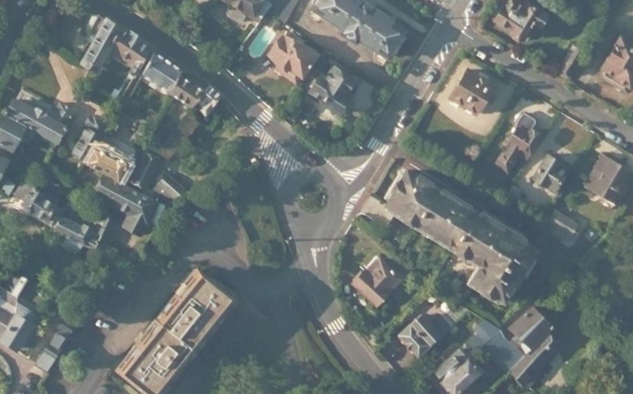 Vue aérienne du Rond-point anonyme n°115502431