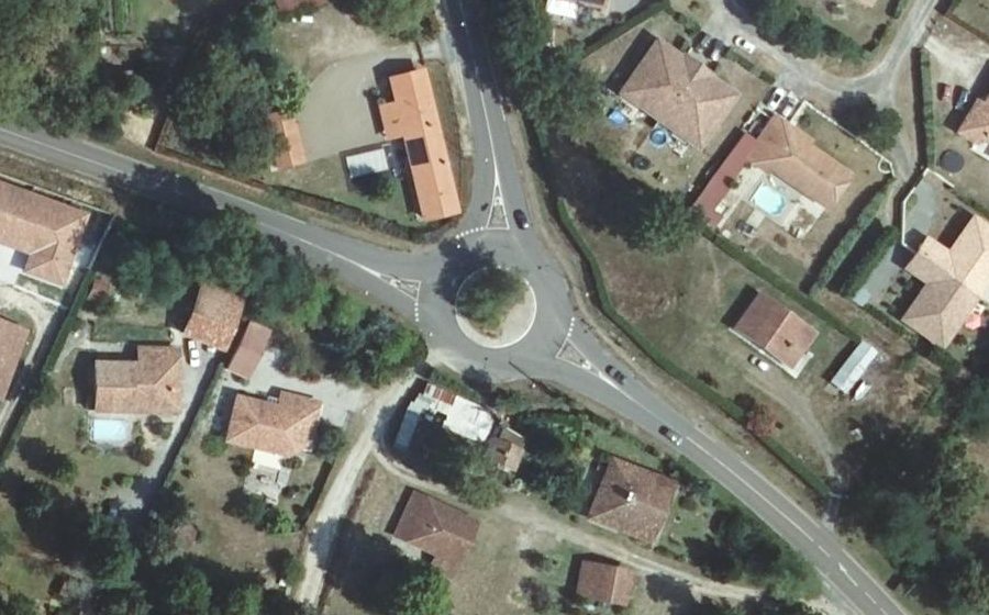 Vue aérienne du Rond-point anonyme n°115503622