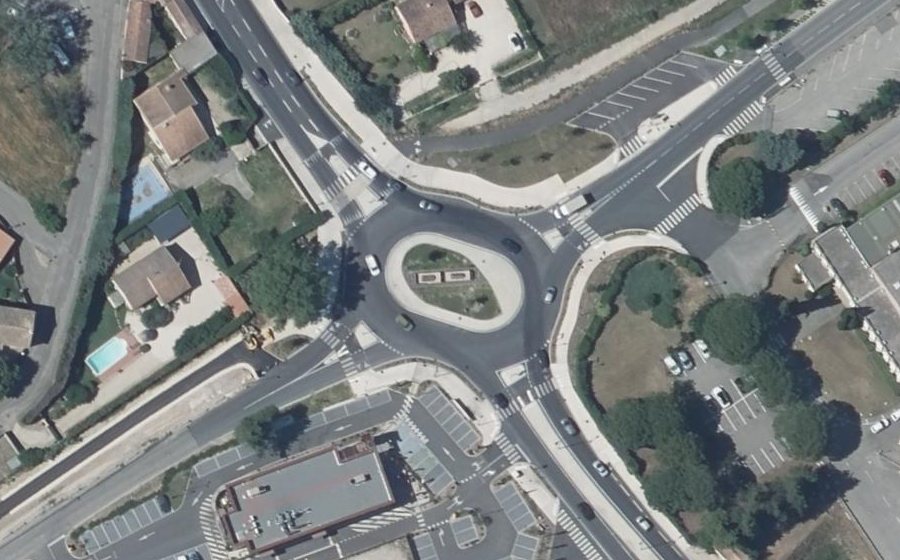 Vue aérienne du Rond-point anonyme n°1155131510