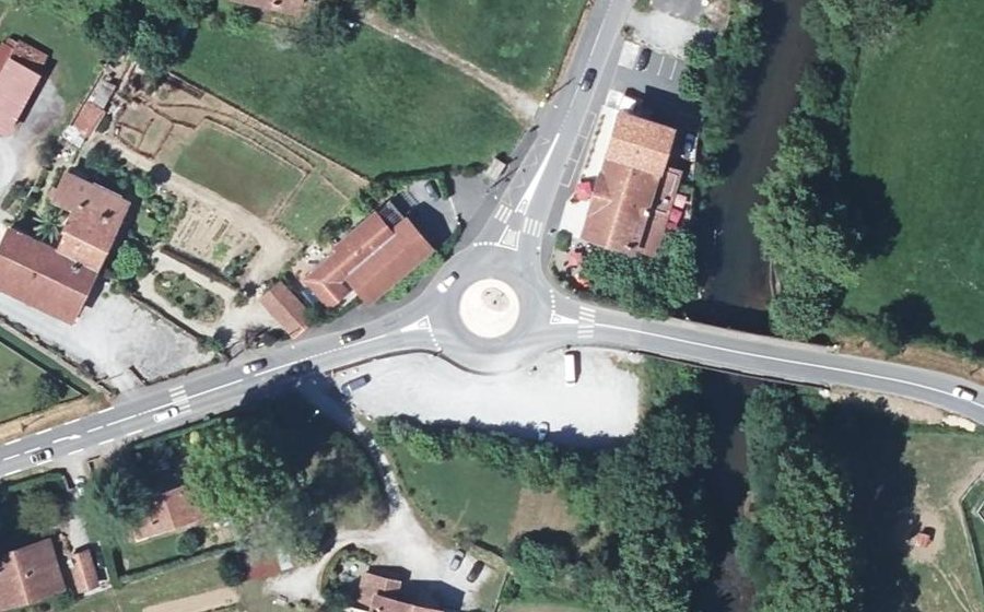 Vue aérienne du Rond-point anonyme n°1155636176
