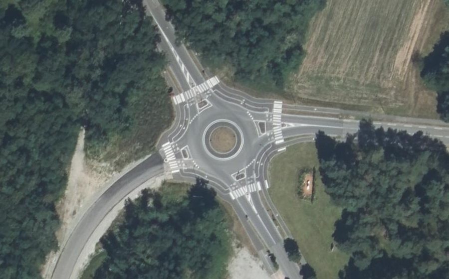 Vue aérienne du Rond-point anonyme n°1155722425