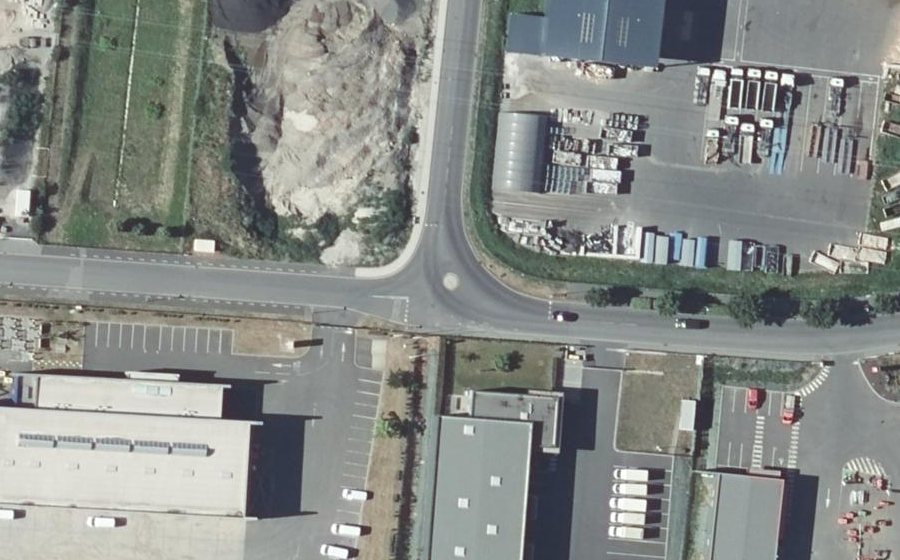 Vue aérienne du Rond-point anonyme n°1155816178