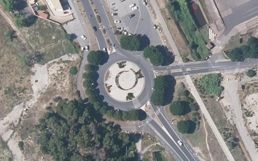 Vue aérienne du Rond-point anonyme n°115624877