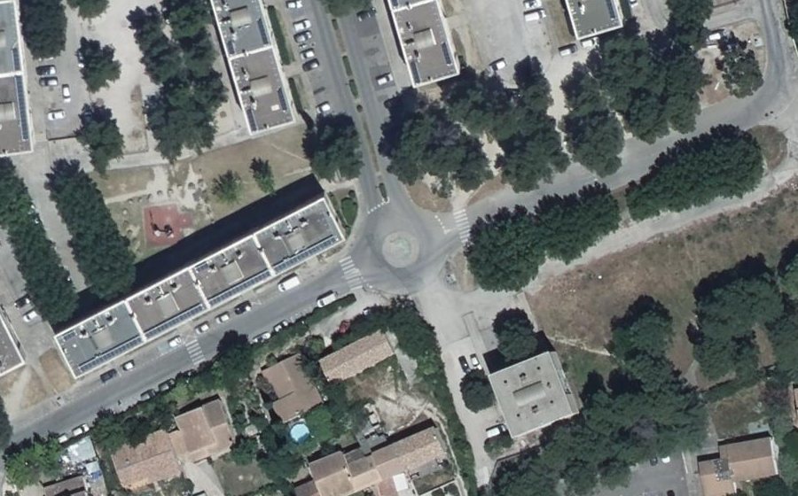 Vue aérienne du Rond-point anonyme n°115627593