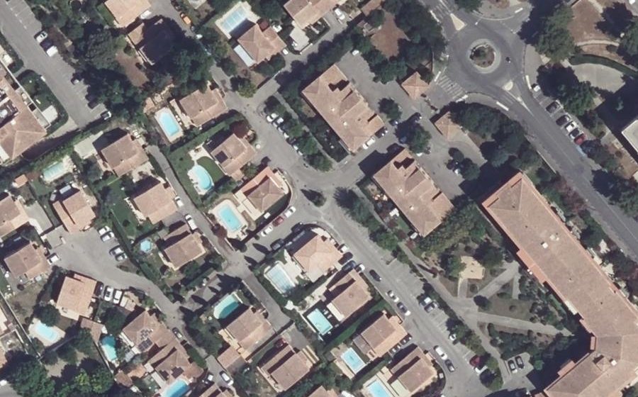 Vue aérienne du Rond-point anonyme n°115628933