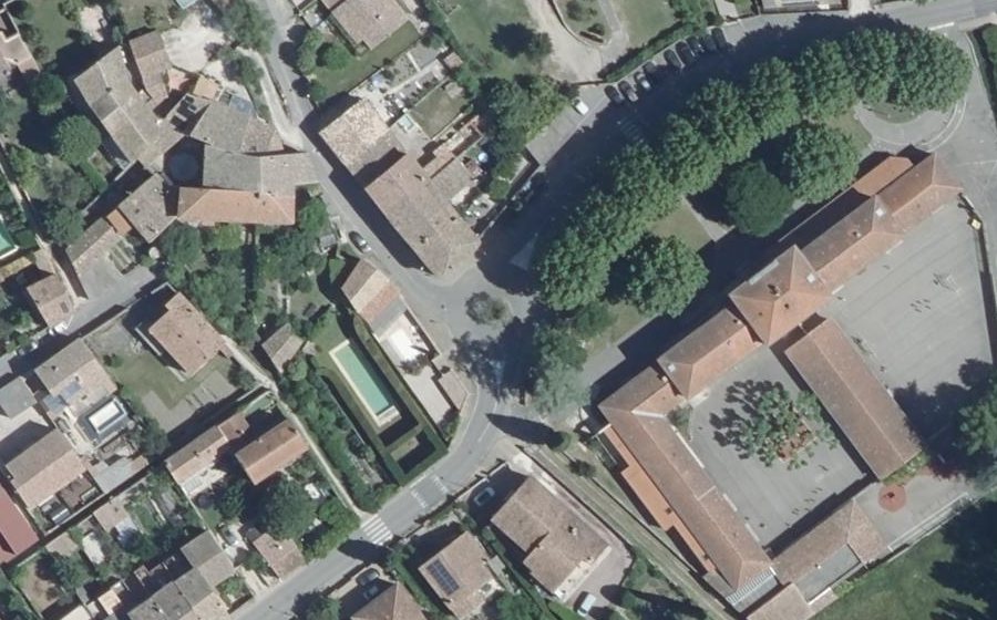 Vue aérienne du Rond-point anonyme n°115650254