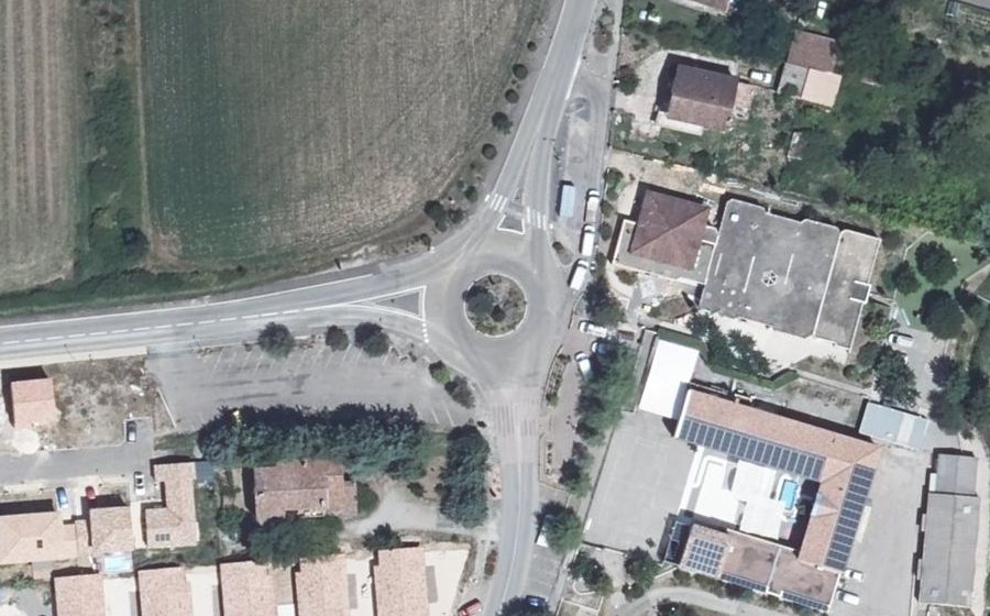 Vue aérienne du Rond-point anonyme n°1156614612