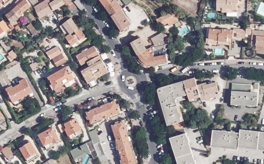 Vue aérienne du Rond-point anonyme n°115665668