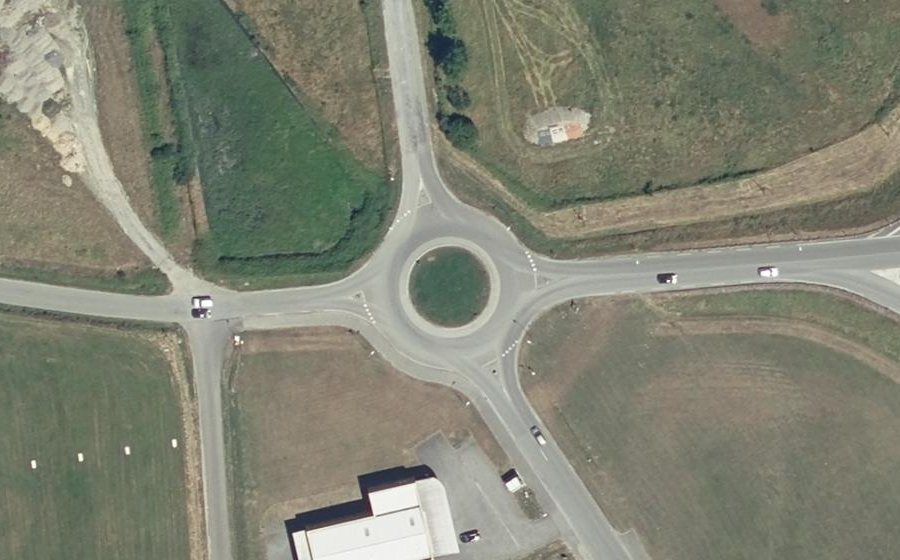 Vue aérienne du Rond-point anonyme n°115677744