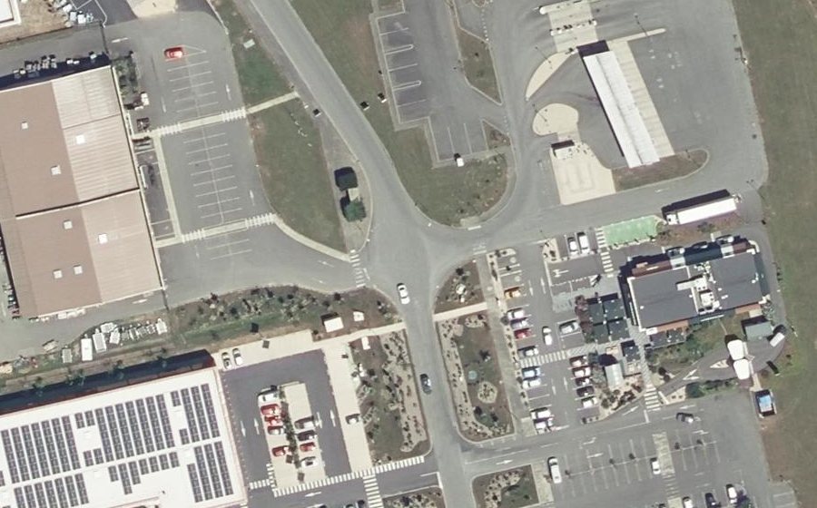 Vue aérienne du Rond-point anonyme n°115677748