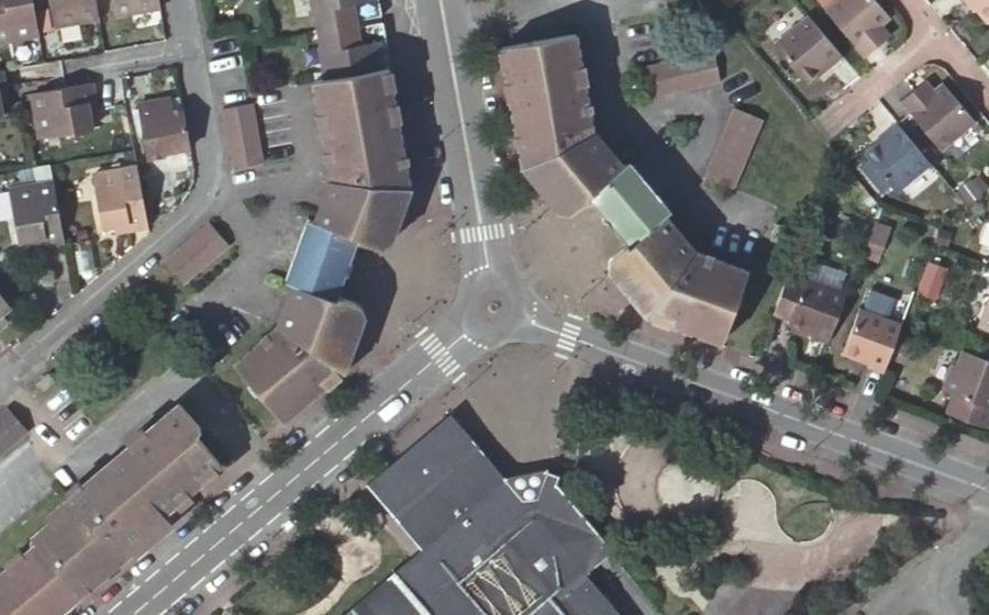 Vue aérienne du Rond-point anonyme n°1156875055