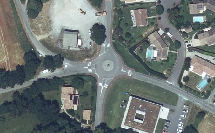 Vue aérienne du Rond-point anonyme n°1156984383