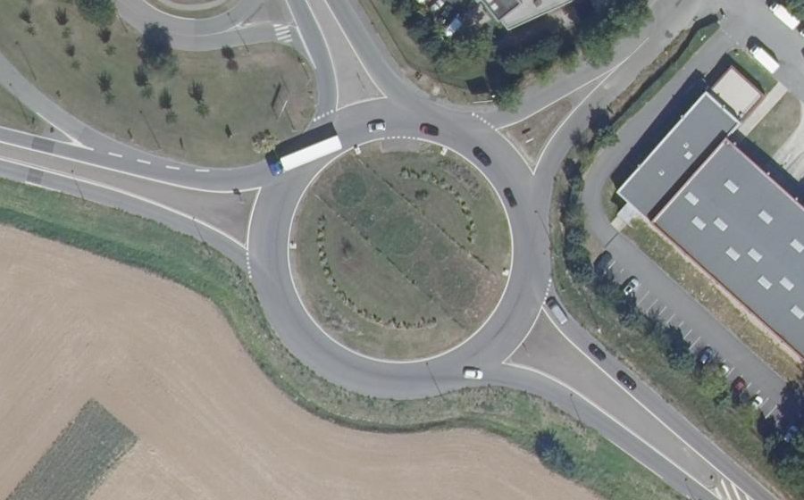 Vue aérienne du Rond-point anonyme n°1157076181