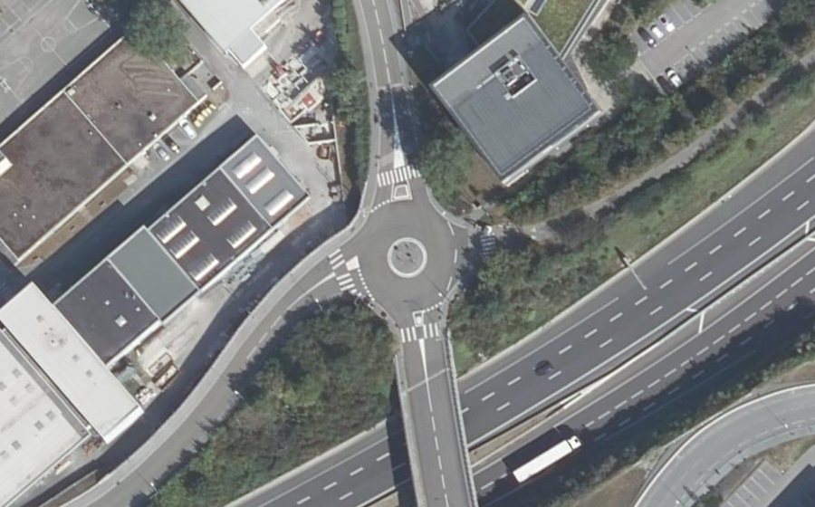 Vue aérienne du Rond-point anonyme n°115712030