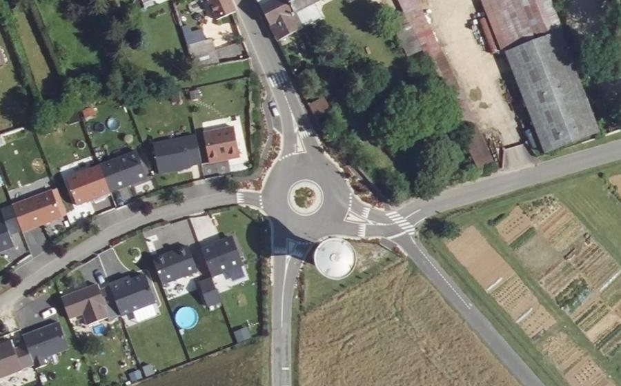 Vue aérienne du Rond-point anonyme n°1157425581