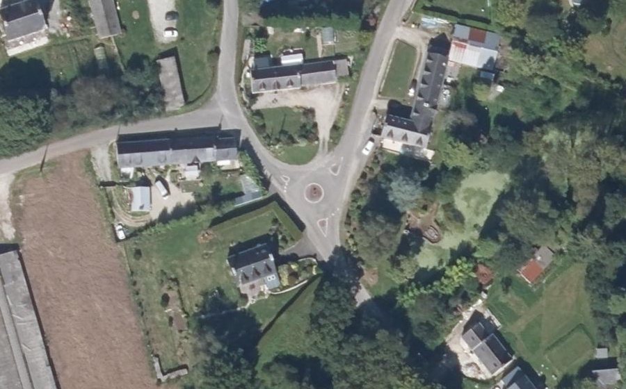 Vue aérienne du Rond-point anonyme n°115787794