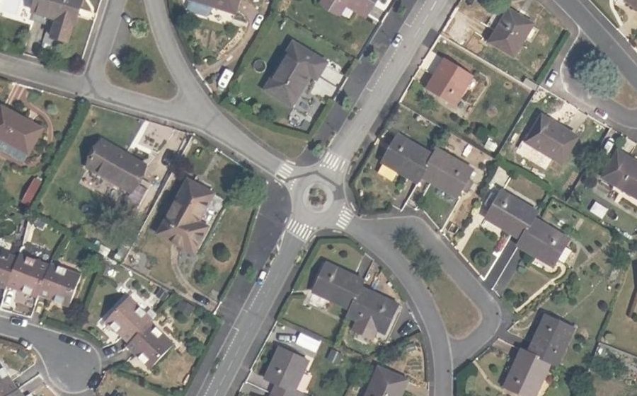 Vue aérienne du Rond-point anonyme n°1158246430