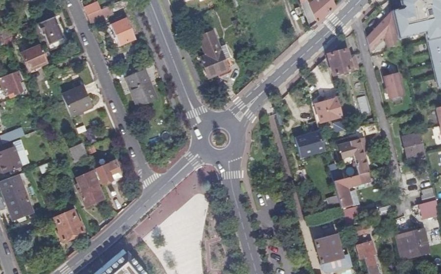 Vue aérienne du Rond-point anonyme n°115839223