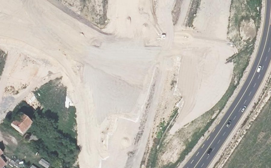 Vue aérienne du Rond-point anonyme n°1158703368