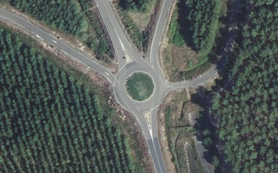 Vue aérienne du Rond-point anonyme n°115878990