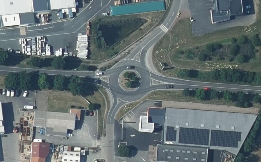 Vue aérienne du Rond-point anonyme n°115917611