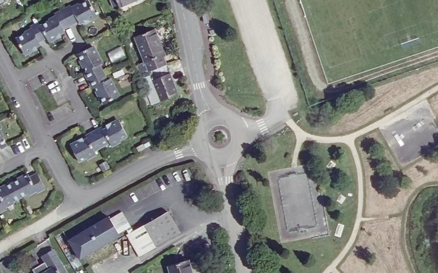Vue aérienne du Rond-point anonyme n°115923909